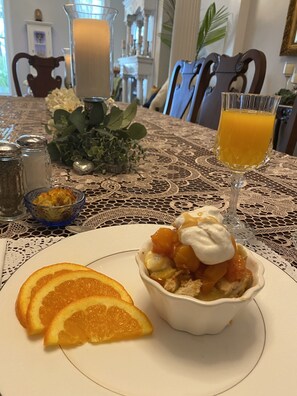 Free daily continental breakfast  - Belle Louise Historic Guest House (Paducah)