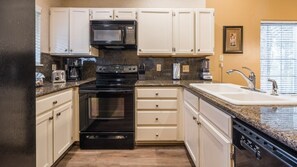 Mikrowelle, Ofen, Herdplatte, Geschirrspüler