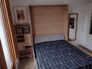 1 slaapkamer, een bureau, gratis wifi, beddengoed