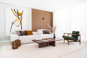 Smart-TV, Kamin, Stereoanlage