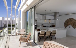 Luokittelematon kuva, 4 kautta 77, painike