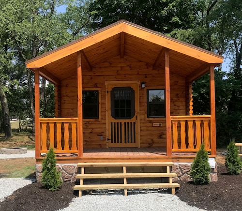 Cozy Log Cabin #7. Minutes from Seven Springs and Hidden Valley!