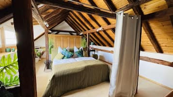 2 bedrooms, iron/ironing board, travel cot, free WiFi