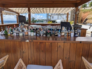 Bar en bord de piscine