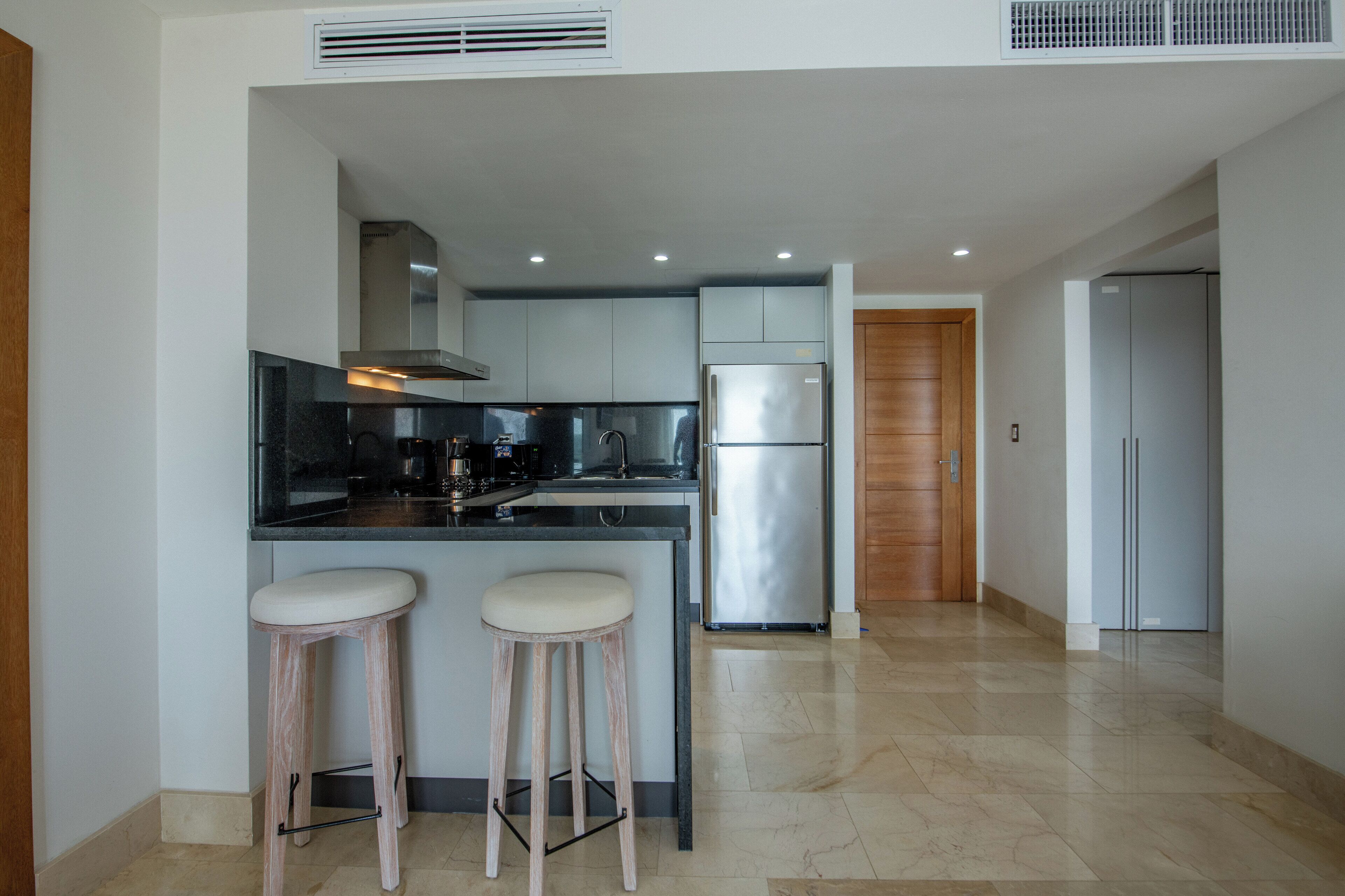 family suite, non smoking, ocean view | living area | 43-inch smart tv with digital channels, tv