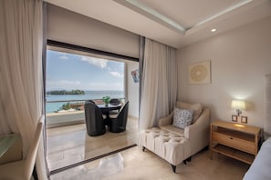 Premium kamer, 1 kingsize bed, keuken, uitzicht op zee | Uitzicht op strand/zee