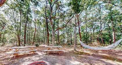 Lovely Cape Cod Home with Large Deck, Gas Grill, AC, and Free WiFi