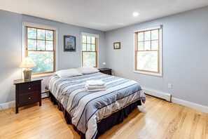 4 quartos, acesso à internet, roupa de cama