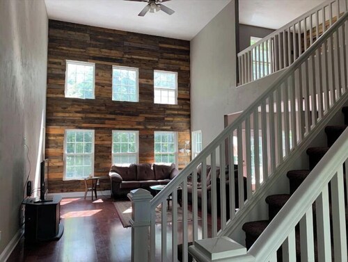 Pet Friendly Home wooded setting 3000 Sq ft