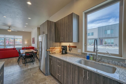 Ponchita West- New 3 Bedroom- minutes to Ski Monarch