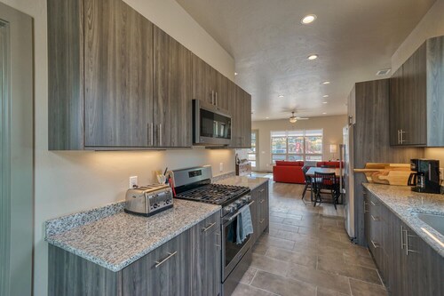 Ponchita House- 6 beds, 6 baths!  Located in the Crossroads of the Rocky Mountains