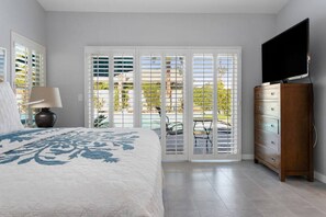 3 Schlafzimmer, Schreibtisch, Bügeleisen/Bügelbrett, Reisekinderbett