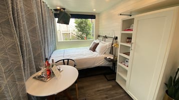 Bộ trải giường bằng vải Frette của Ý, bộ đồ giường cao cấp, minibar