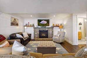 Télévision, cheminée