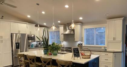 Lac Amora Retreat - Open Space, Boulder, Mountains