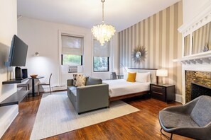 Iron/ironing board, WiFi (free) - Cultural UWS Stay | On-Site Laundry (New York)