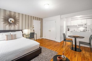 Bügeleisen/Bügelbrett, kostenloses WLAN