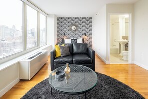 Unclassified image, 2 of 21, button