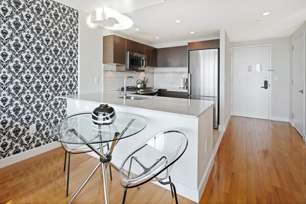 Fridge, microwave, oven, stovetop