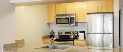 Coffee/tea maker, fridge, microwave, oven