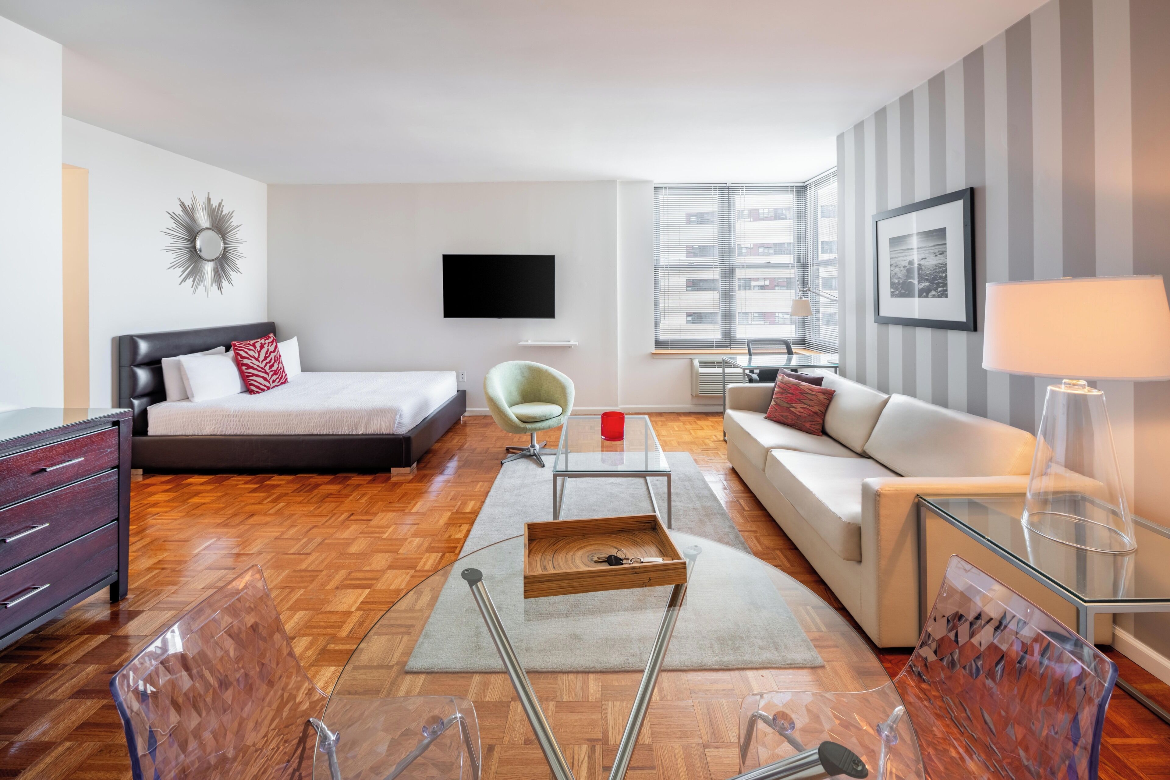 Iron/ironing board, free WiFi, bed sheets