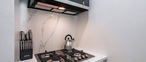 Coffee/tea maker, fridge, microwave, oven