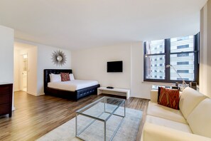 Iron/ironing board, free WiFi, bed sheets - Jersey City Studio, 20-Min PATH Train Ride to NYC (Jersey City)