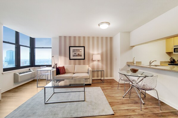 TV - Jersey City Studio, 20-Min PATH Train Ride to NYC (Jersey City)