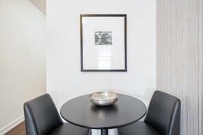 Luokittelematon kuva, 4 kautta 10, painike