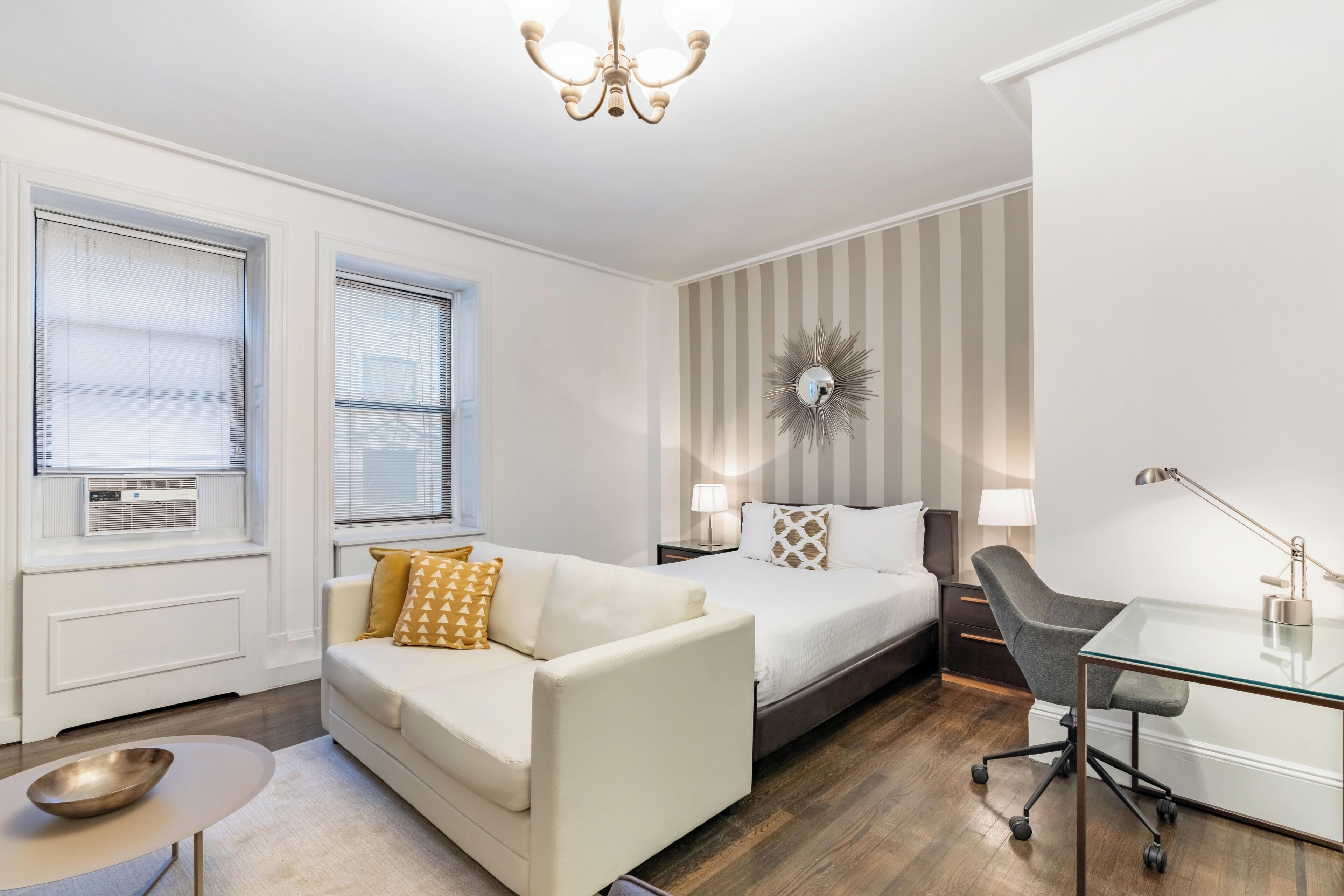 Bügeleisen/Bügelbrett, kostenloses WLAN