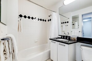 Unclassified image, 4 of 6, button