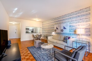 Unclassified image, 2 of 7, button