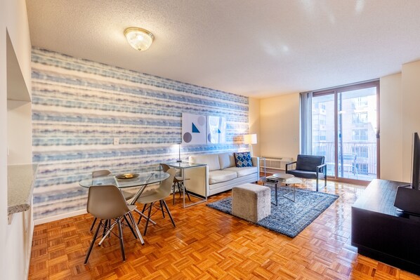 Unclassified image, 1 of 7, button