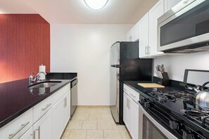 Fridge, microwave, oven, stovetop - Modern One Bedroom  in Charming Brooklyn Heights (Brooklyn)