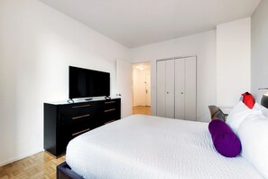 Unclassified image, 4 of 6, button - Modern One Bedroom  in Charming Brooklyn Heights (Brooklyn)