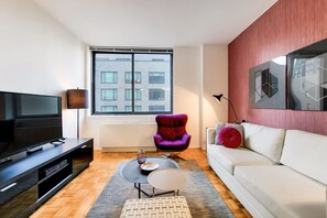 Unclassified image, 3 of 6, button