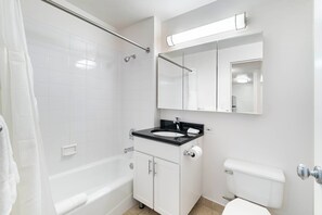 Hair dryer - Modern One Bedroom  in Charming Brooklyn Heights (Brooklyn)