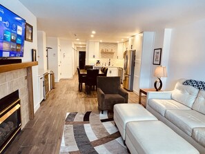 Smart-tv, een open haard, Netflix en een dvd-speler