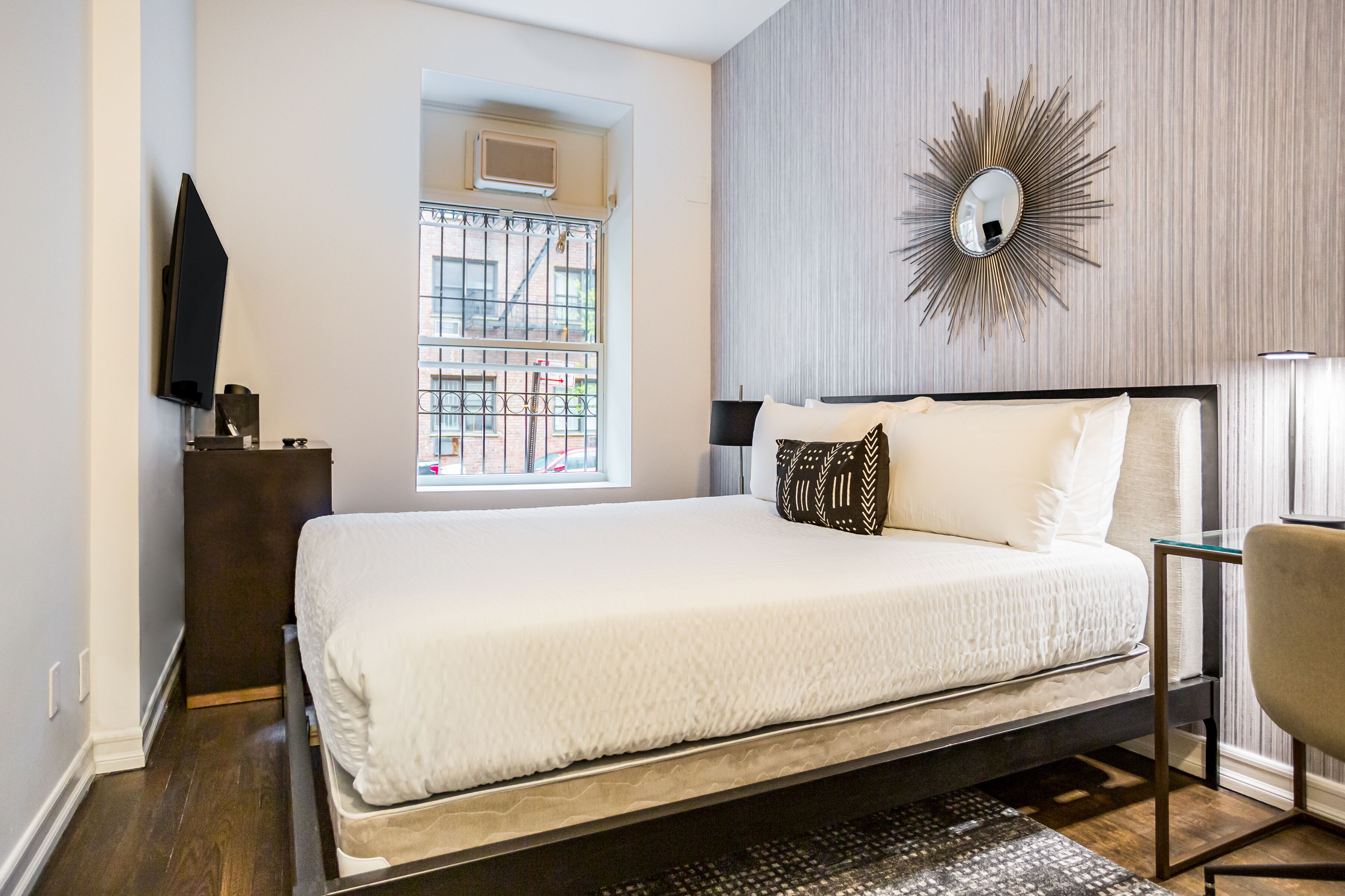 Iron/ironing board, free WiFi, bed sheets