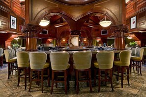 Bar (on property) - Water Oasis + Golf Course + Spa! 1 Bedroom Suite. (Phoenix)