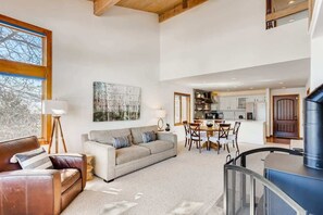 Télévision, cheminée