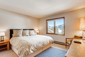 3 bedrooms, iron/ironing board, Internet, bed sheets - Nottingham Lake Condo w Beaver Creek Views (Avon)