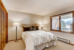 3 chambres, fer et planche à repasser, accès Internet, draps fournis