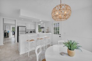 冰箱、微波炉、烤箱、炉灶