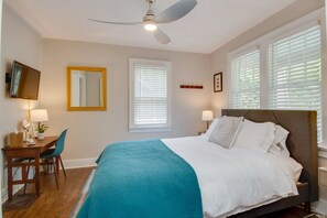 3 Schlafzimmer, Schreibtisch, Reisekinderbett, WLAN