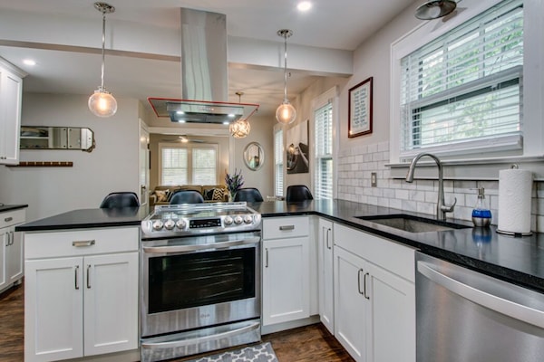 Kylskåp, mikrovågsugn, ugn och spishäll