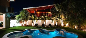 5 min walk to beach! Heated Pool, Golf Cart, Lanai