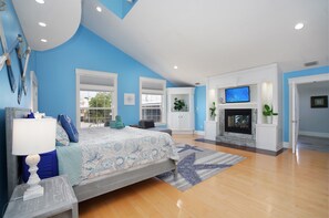 4 bedrooms, iron/ironing board, travel crib, free WiFi