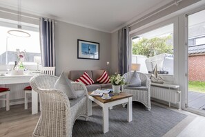 Unclassified image, 2 of 19, button