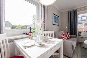 Unclassified image, 4 of 19, button